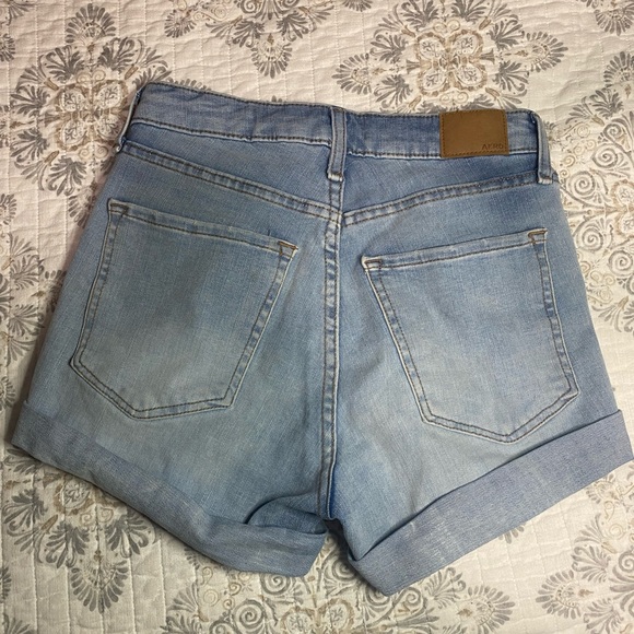 Curvy Hi-Rise Mini Shots - Picture 2 of 4